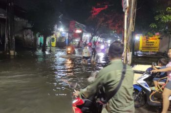 Hujan deras akibatkan genangan di sejumlah titik di Kota Semarang