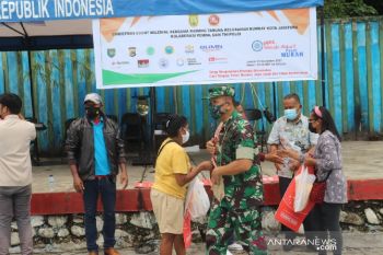 Kodam XVII/Cenderawasih bersama karang taruna Numbay gelar pasar murah