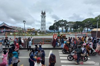 Jalur lalu lintas Bukittinggi alami kepadatan saat libur tahun baru