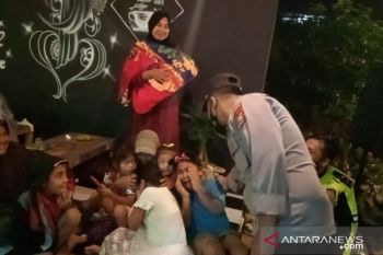 Polres Mukomuko gelar layanan vaksinasi di warung kopi