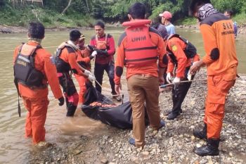 Basarnas evakuasi jenazah bocah tenggelam di Sungai Saddang Toraja Utara