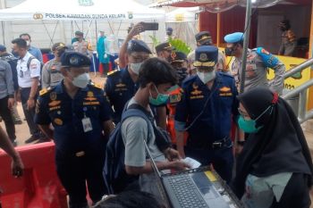Menhub pantau pelabuhan untuk pastikan prokes berjalan baik