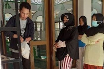 Tim Pengabdian Masyarakat Unand buatkan ATM beras berbasis RFID