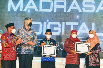 Gubernur  ajak jajaran Kemenag Jatim percepat transformasi digital