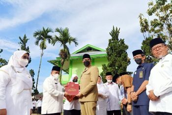 Wako Bukittinggi serahkan penghargaan Satya Lencana kepada 11 ASN Kemenag