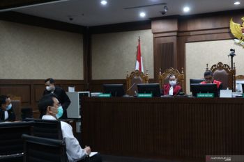 Azis Syamsuddin bantah terima uang untuk urus DAK Lampung Tengah