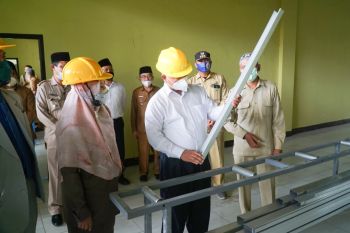 Bupati Lombok Timur meminta kontraktor pakai produk lokal