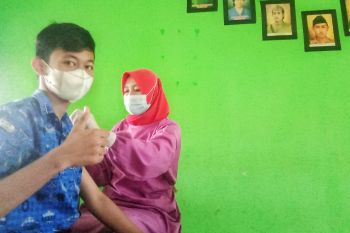 Apindo dan Poltekes Bandarlampung sukses vaksiniasi dosis kedua di Labuhan Maringgai
