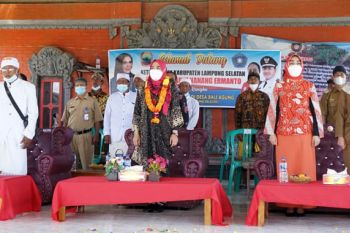 Jalin kerukunan beragama, Ketua PKK Lampung Selatan kunjungi Desa Bali Agung di Palas