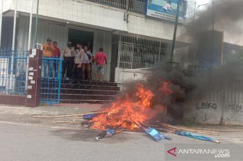 Pengamat: Pembakaran atribut partai rugikan partai Demokrat