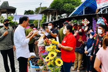 Presiden ingatkan pedagang pasar disiplin protokol kesehatan