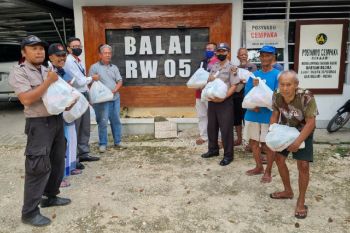 Bank Jateng Cabang Blora bagikan paket sembako untuk duafa