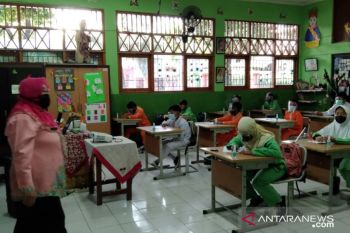 Anies usul penghentian PTM 100 persen di DKI Jakarta selama sebulan