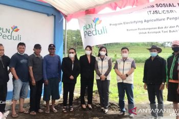 PLN Peduli beri bantuan kepada petani di Wawo Tomohon