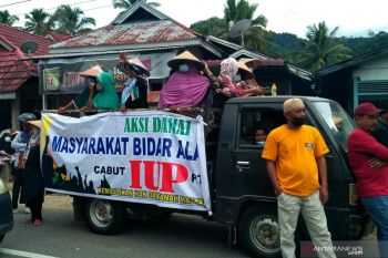 Peserta aksi damai tolak PT RAP dihadang warga Sangir