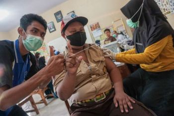 Vaksinasi COVID-19 siswa difabel