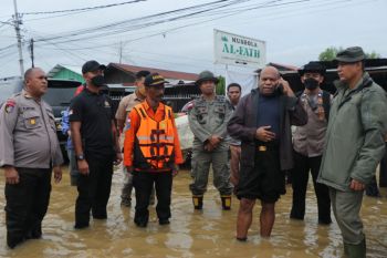 Tim SAR gabungan evakuasi korban banjir dan longsor di Kota Jayapura Papua