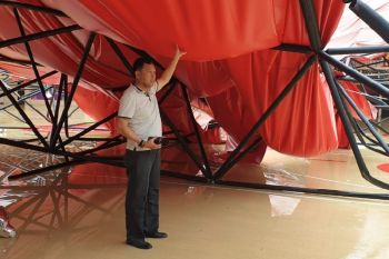 Atap GOR Waringin Kota Jayapura ambruk diterpa hujan deras
