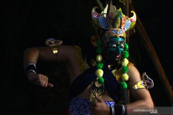 Gebyak Wayang Topeng
