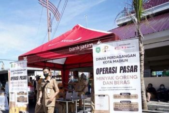 Pemkot Madiun gelar operasi pasar minyak goreng dan bahan pokok, karena tinggi yaa..