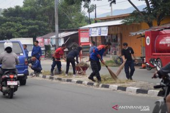 DLH Palu  gandeng pekerja padat karya tingkatkan kebersihan lingkungan