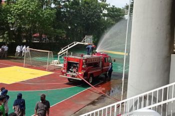 Sekolah Islam Athirah Makassar simulasi penanganan kebakaran