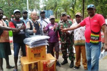 Kodim Mimika salurkan bantuan sembako ke warga Amar korban banjir