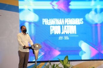 Hadiri pelantikan PWI Jatim, Eri Cahyadi harapkan pers yang cerdas dan berwibawa