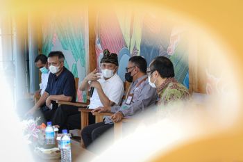 Teten menargetkan UMKM unggulan di lokapasar NTB Mall mendunia