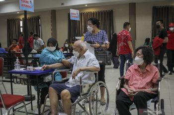 Pemprov Kepri tunggu petunjuk pelaksanaan vaksinasi penguat kedua bagi lansia