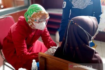 Bupati optimistis vaksinasi di Banyumas capai 100 persen