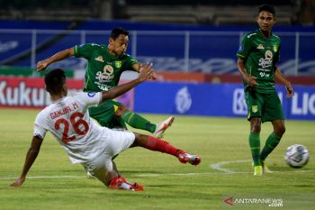 Liga 1 Indonesia - Gol Samsul Arif  antar Persebaya patahkan tren tak terkalahkan Arema FC