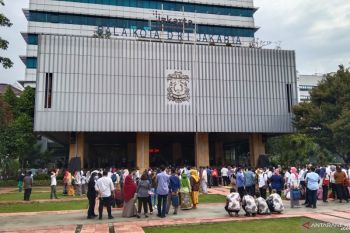 Jakarta diguncang gempa, PNS DKI berhamburan keluar kantor