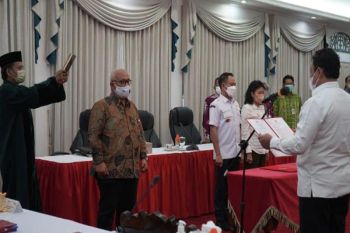 Gelar RUPS-LB, Fitriyadi dilantik sebagai Komisaris utama Bank Kalteng