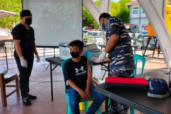 Lanal Tolitoli  laksanakan Vaksinasi Maritim di Lapangan Taman Kota