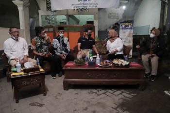 Bupati Sleman minta Menparekraf mempromosikan Sentra Jamu Gendong Gesikan