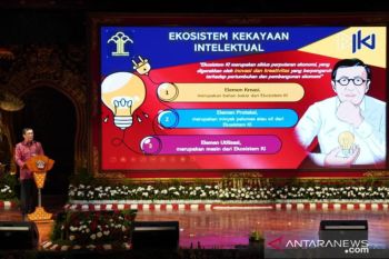 Menkumham serahkan surat pencatatan 46 ciptaan dan 17 sertifikat merek kepada Bali