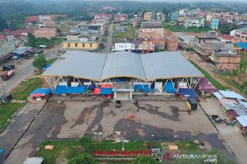 Pasar Rakyat Bangko Jambi terbengkalai