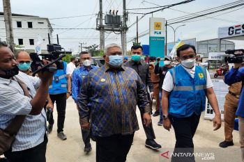 Gubernur Sulawesi Tenggara resmikan SPKLU Pertama di Sultra