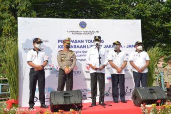 Kementrian Perhubungan gelar touring mobil listrik Jakarta-Jambi