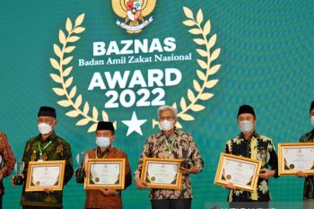 Konsisten dukung gerakan zakat, Gubernur Syamsuar terima penghargaan