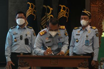 Pejabat Kemenkumham tandatangani perjanjian kinerja 2022