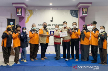 Pramuka Kota Solok serahkan bantuan untuk korban erupsi Semeru di Lumajang