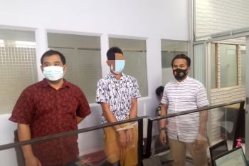 Tengah di kamar mandi, pencuri dan penadah sepeda motor di Loteng menyerah tanpa perlawanan