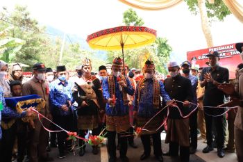 Bupati Lampung Barat resmikan jalan penghubung Pekon Sukabanjar