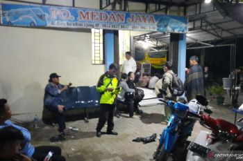 42 penumpang bus Medan Jaya terlantar di Pekanbaru