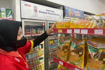 Toko ritel modern Palembang mulai jual minyak goreng Rp14.000 per liter