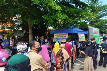 Operasi pasar minyak goreng murah ramai didatangi masyarakat Payakumbuh