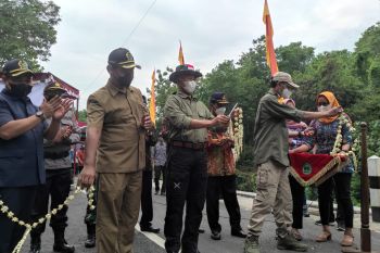 Pemkab Gunung Kidul membuka jembatan penghubung Jateng di Gedangsari