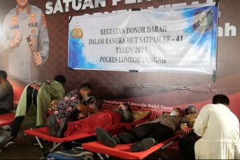 Peduli kemanusiaan Satpam Lombok Tengah ikuti donor darah